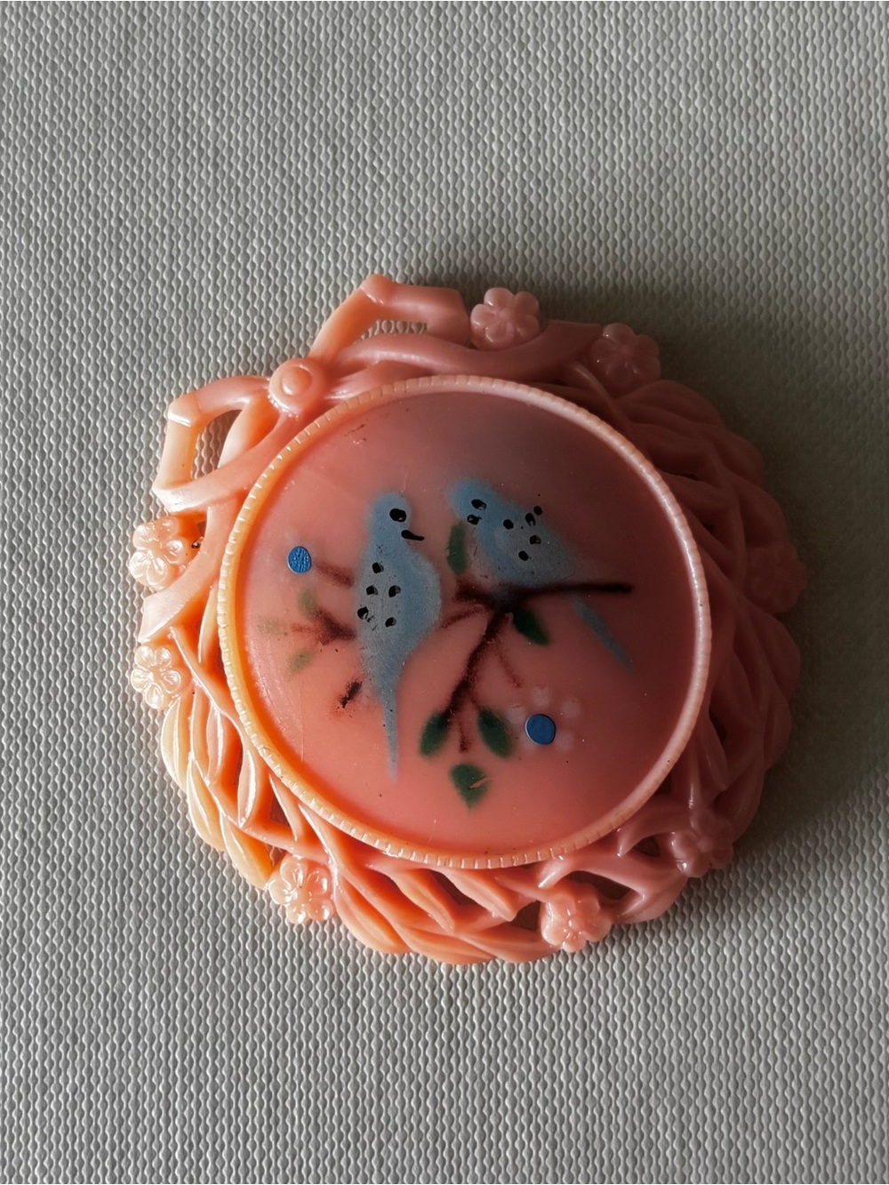 Vintage Pink Early Plastic Hand-painted Bluebirds Brooch - Picture 4 of 8